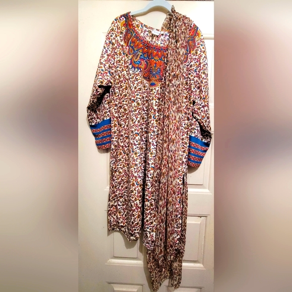 Kurti, Dhoti & Dupatta - Picture 1 of 11